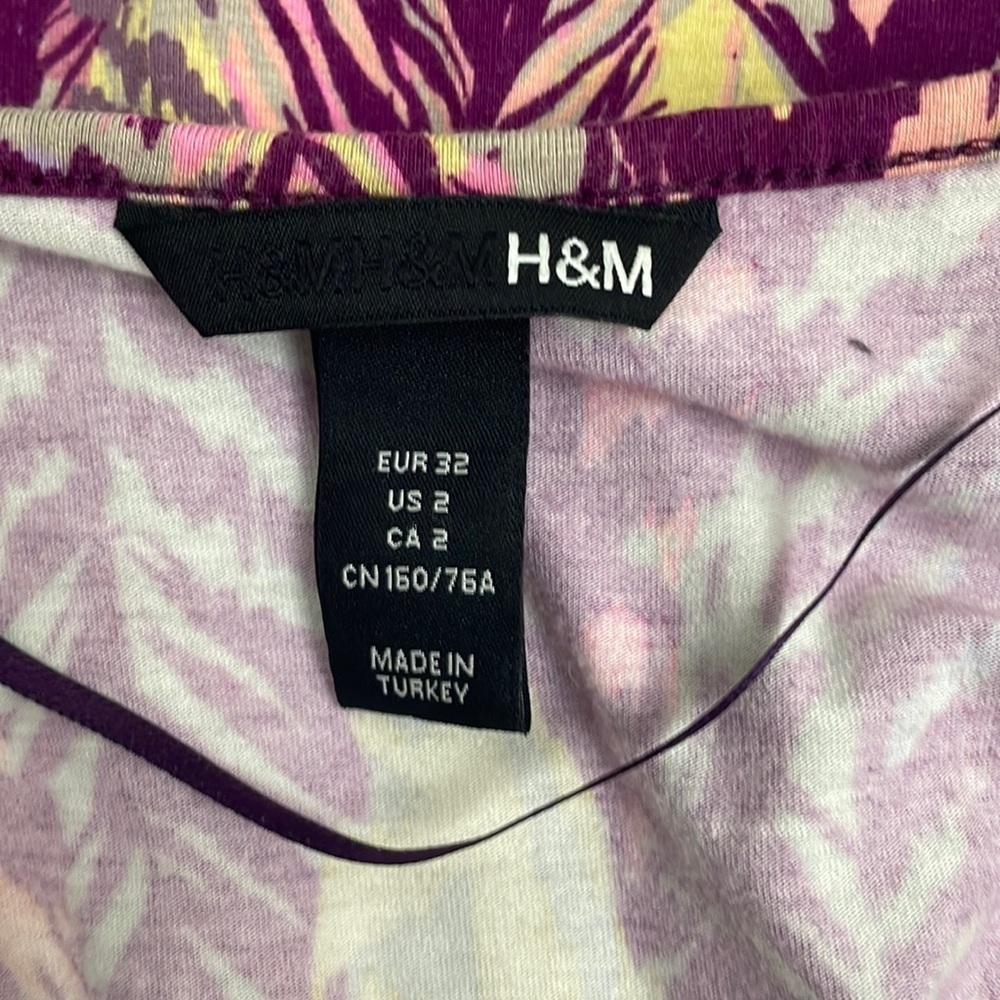 H&M floral vneck above the knee dress with adjustable ties in women’s small - Picture 10 of 11